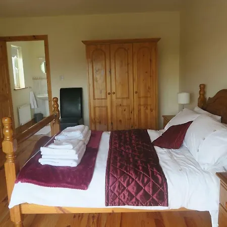 Inglewood - - Crossmolina - County Mayo - Sleeps 8 - Sister To Thistledown بالينا