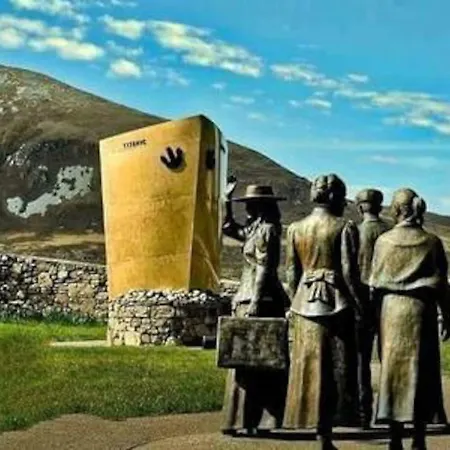 Inglewood - - Crossmolina - County Mayo - Sleeps 8 - Sister To Thistledown *