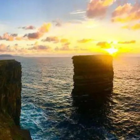 Inglewood - - Crossmolina - County Mayo - Sleeps 8 - Sister To Thistledown