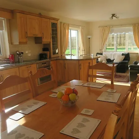 Inglewood - - Crossmolina - County Mayo - Sleeps 8 - Sister To Thistledown